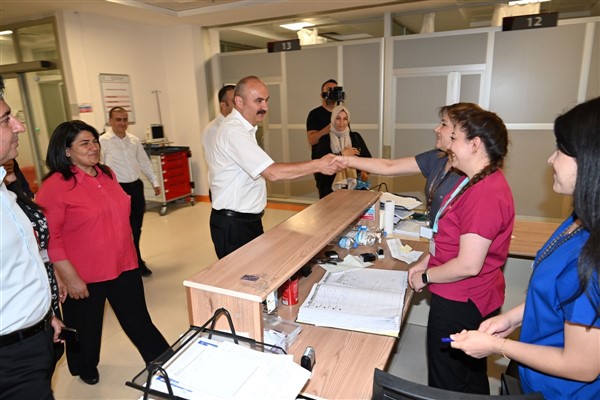 Batman Valisi Canalp, görev başındaki personeli ziyaret etti