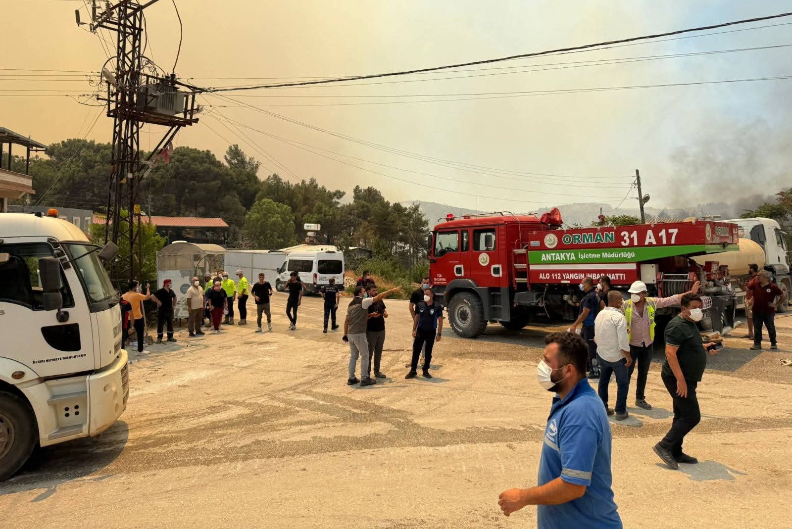 Yetkililerden yangına müdahale için trafik güzergahlarının açık tutulması çağrısı
