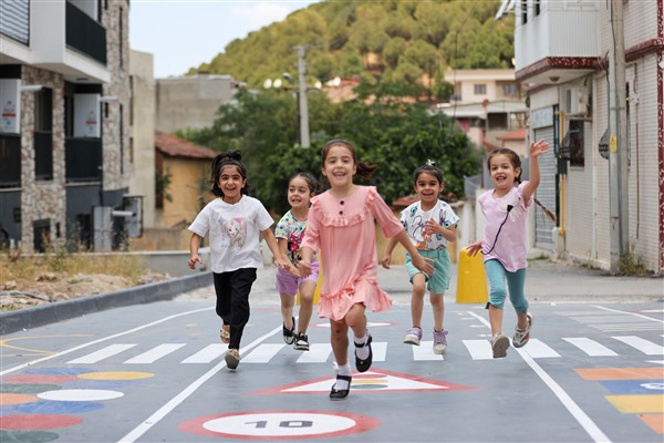 Buca Belediyesi her mahalleye bir park yapmayı hedefliyor