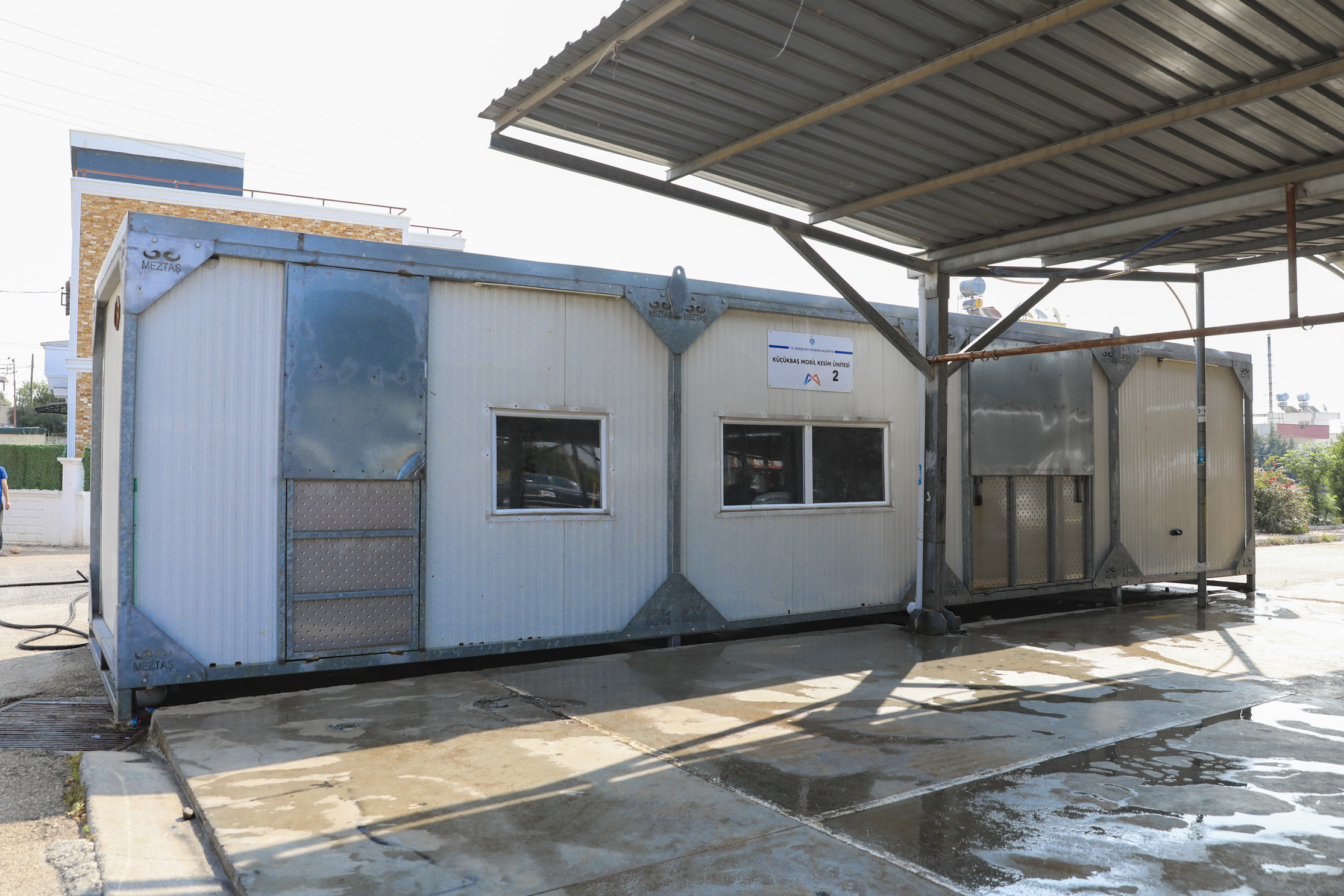 Mersin Büyükşehir Belediyesi’nden kurban kesim alanlarında temizlik çalışması