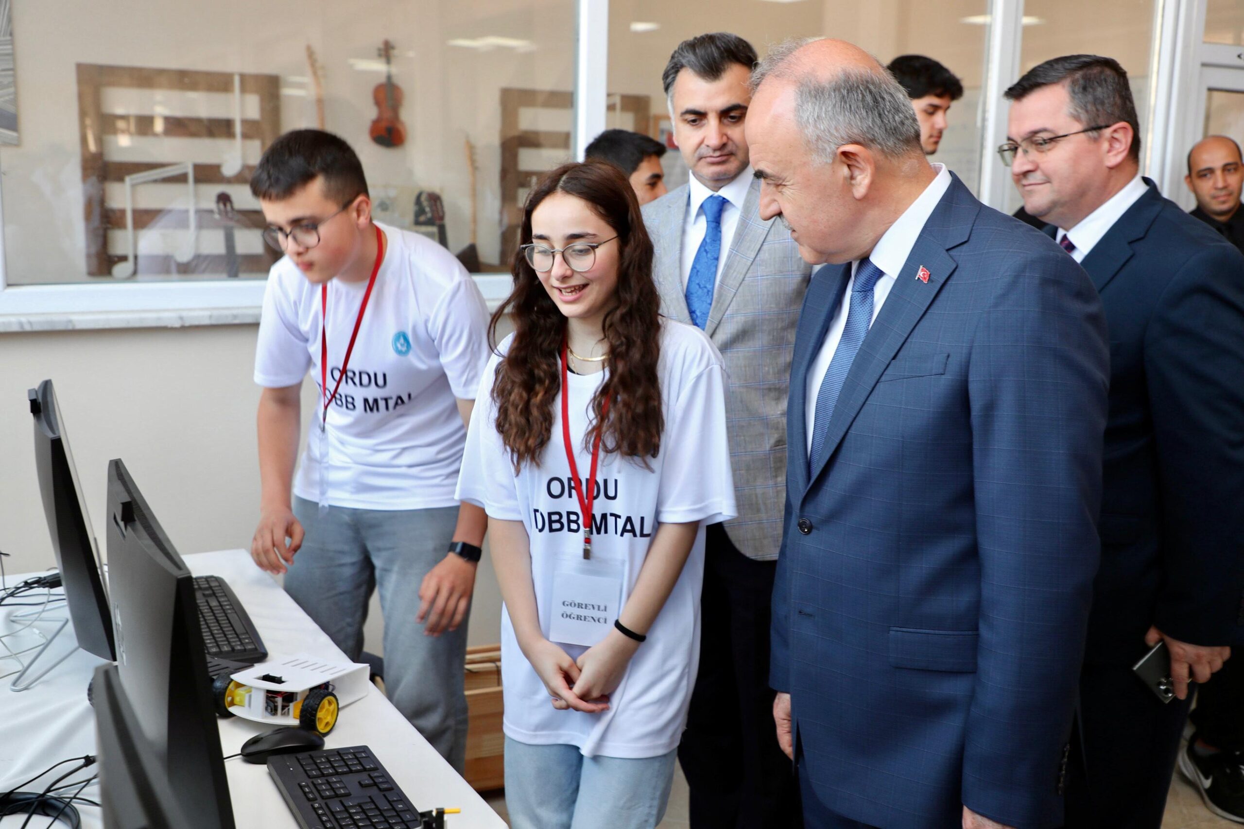 Vali Erol, TOBB Mesleki ve Teknik Anadolu Lisesinin yıl sonu sergisine katıldı