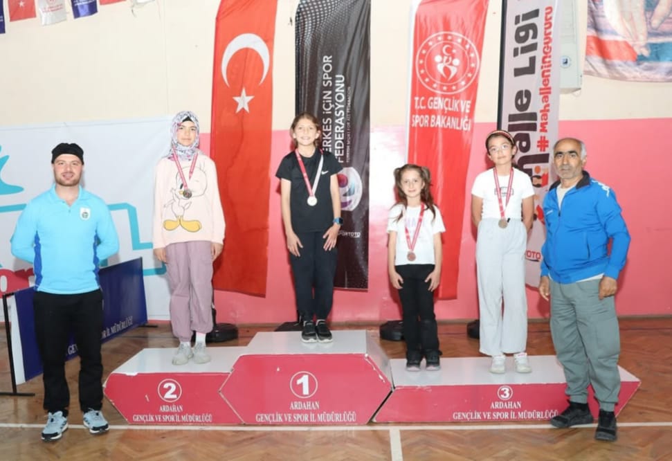 Ardahan’da “Komşu Dost İller Masa Tenisi Müsabakaları” tamamlandı