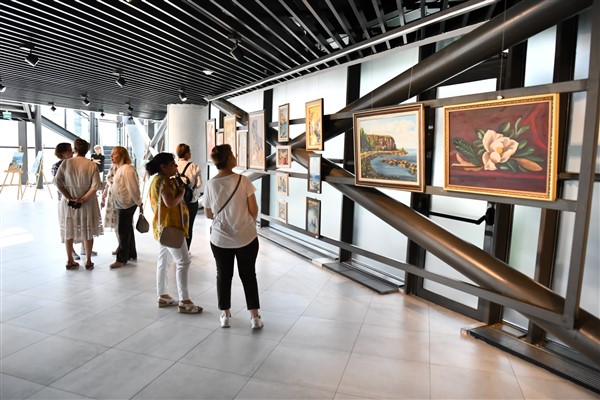 “İki Yaka Bir Düş” sergisi açıldı