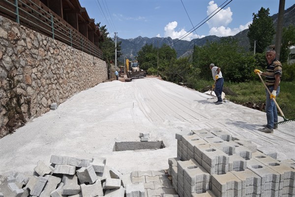 Muğla Büyükşehir Belediyesi’nin yol yatırımları sürüyor