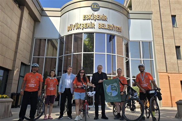 Bisiklet gruplarından Eskişehir Büyükşehir Belediyesi’ne ziyaret