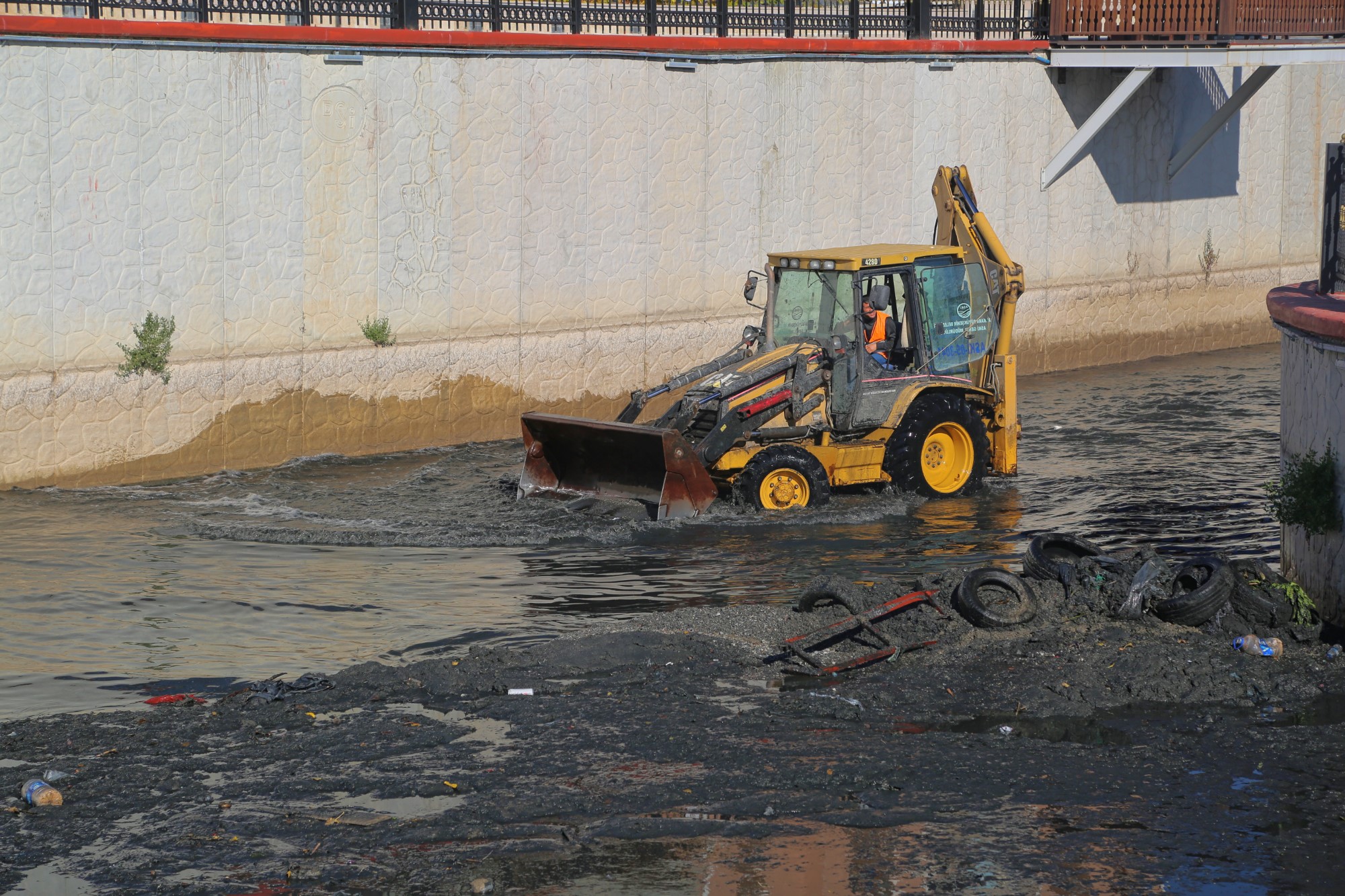 ASKİ’den kurban atıklarını dere yatıkları ve hatlara atmayın uyarısı