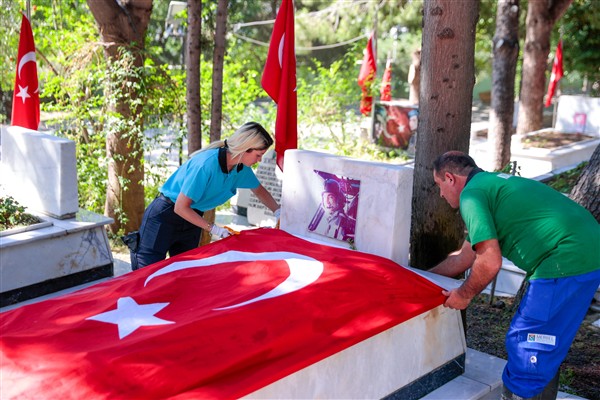 Kadifekale Hava Şehitliği’nde temizlik ve bakım çalışması