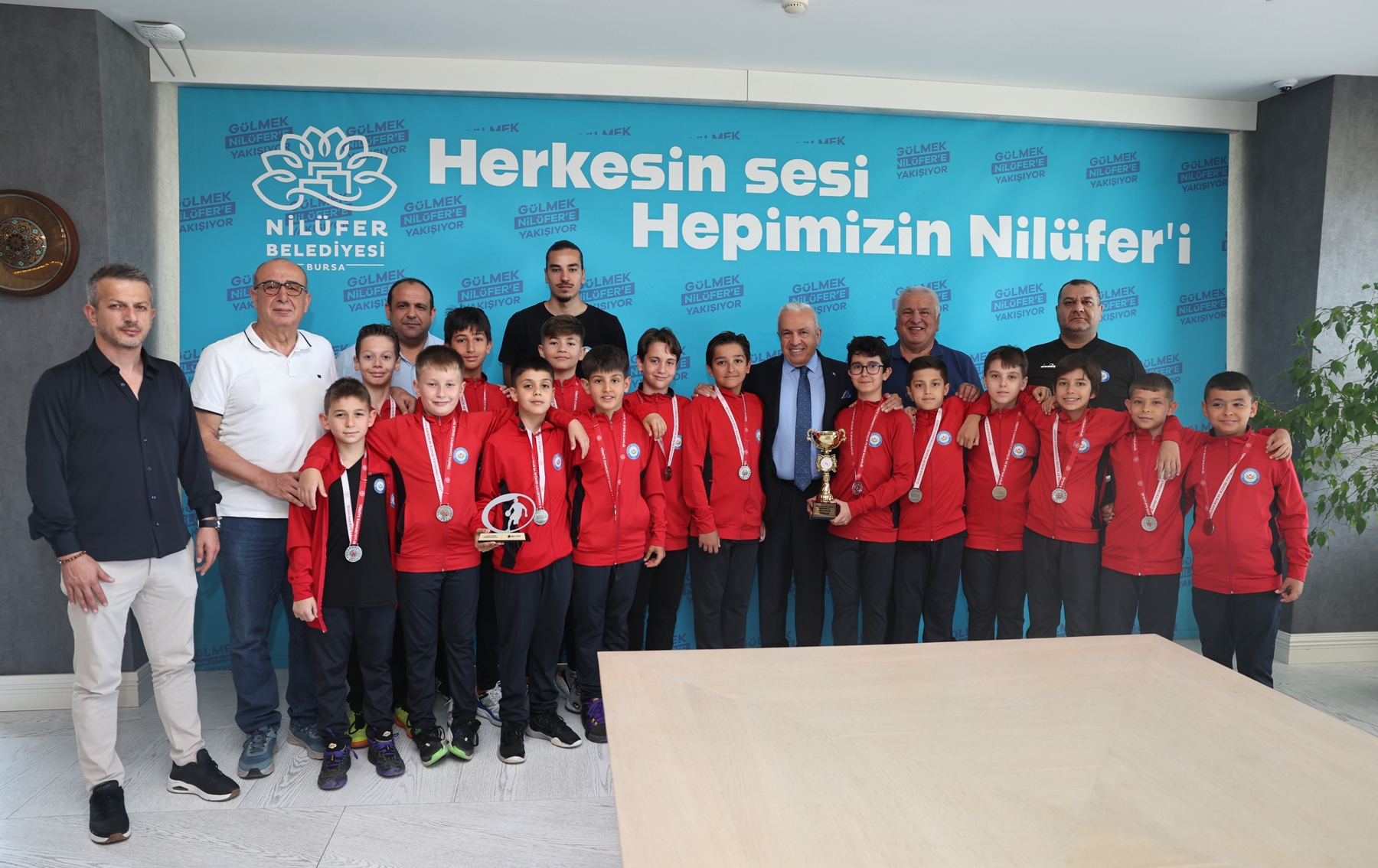 Başkan Özdemir, başarılı sporcuları ağırladı