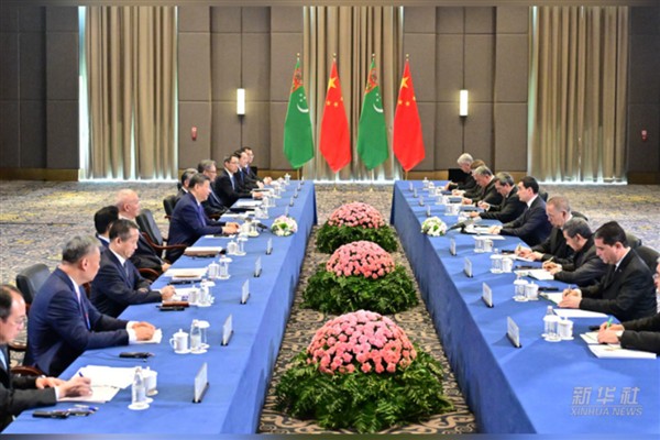 Xi Jinping, Türkmenistan Devlet Başkanı Berdimuhammedov ile görüştü