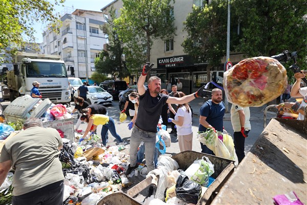 Başkan Duman, vatandaşlarla çöp topladı
