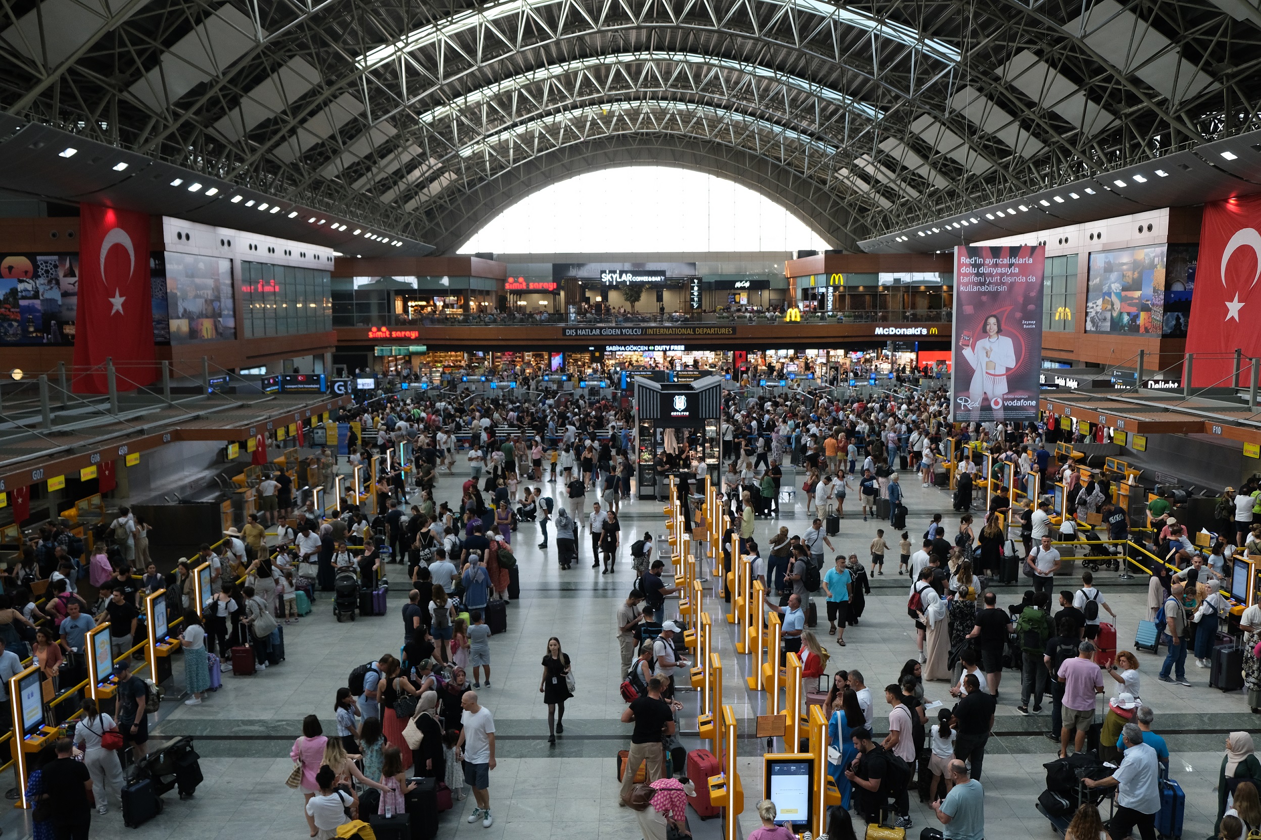 Sabiha Gökçen bayram tatili yoğunluğunu başarıyla yönetti