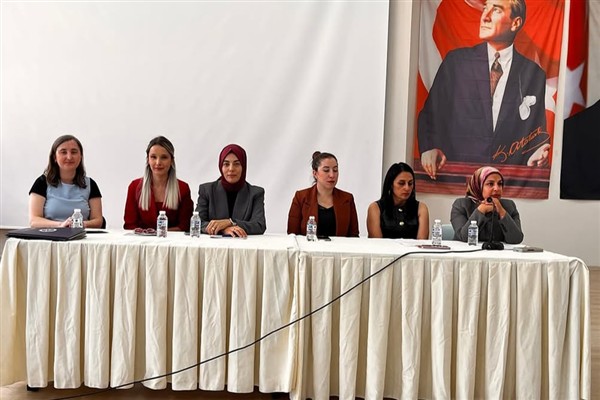 Ardahan Üniversitesi’nde “Kadın, Aile ve Akademi” paneli düzenlendi