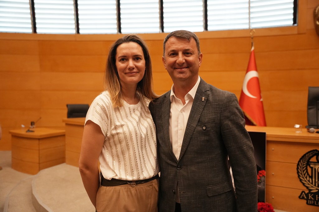 Akhisar’ın yeni belediye başkanı Ekrem Kayserili oldu