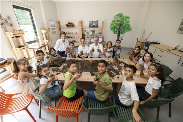 Başkan Seçer, ‘Mezitli Çocuk Kampüsü’nü ziyaret etti