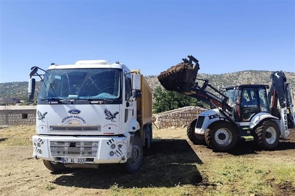 Mazıdağı’nda kırsal mahallelerde temizlik çalışmaları sürdürülüyor