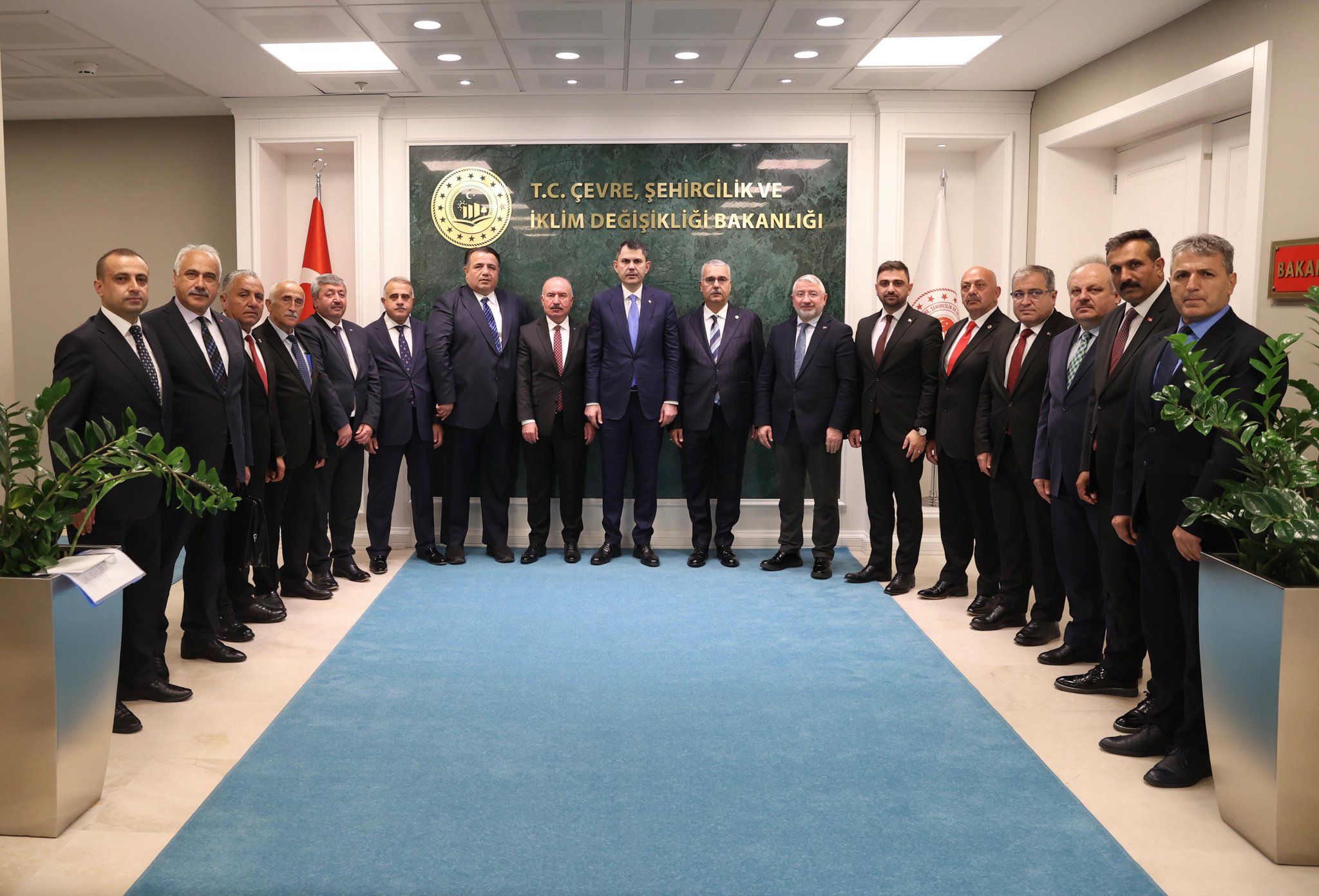 Çorum heyetinden Bakan Kurum’a ziyaret