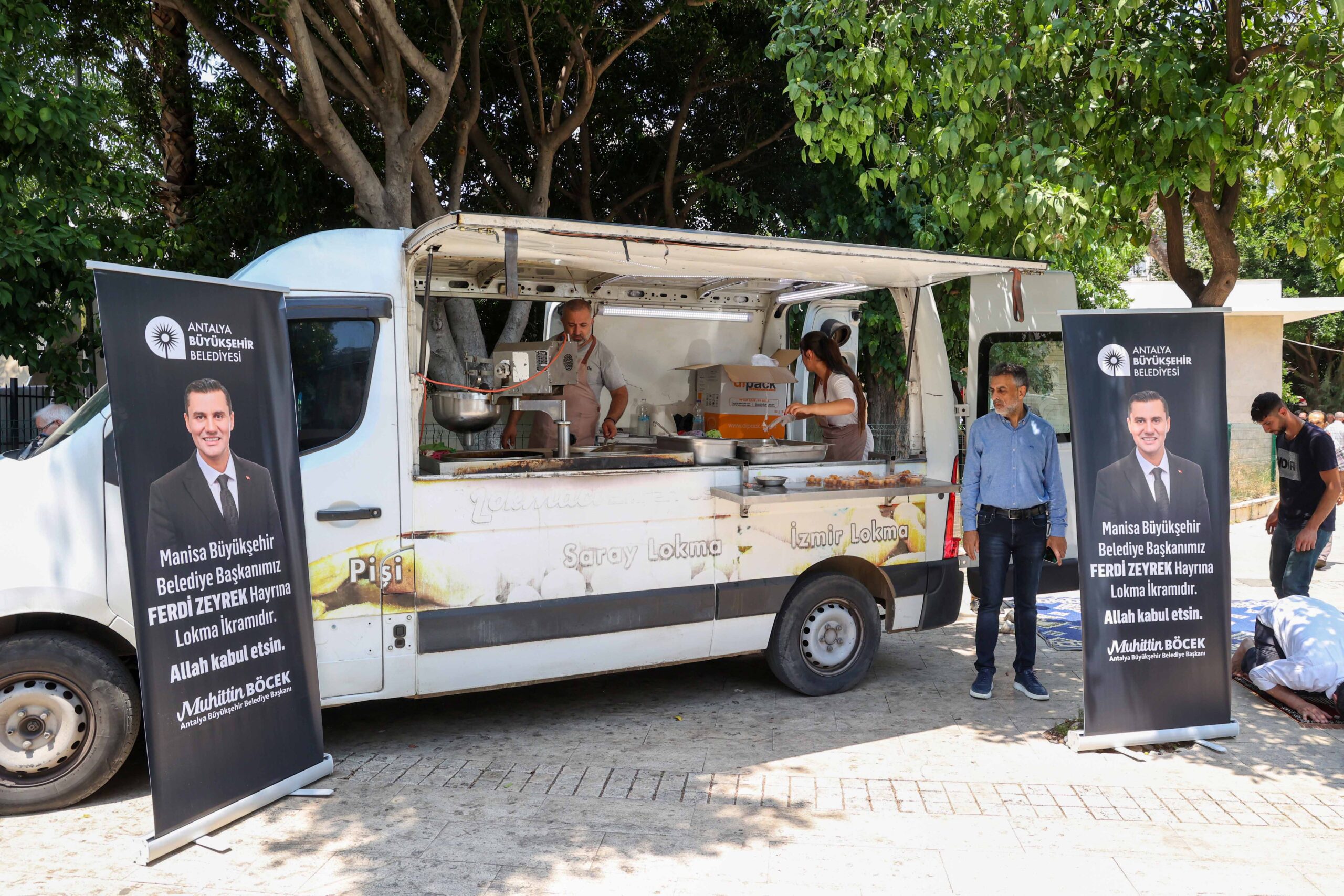Antalya Büyükşehir Belediyesi’nden Ferdi Zeyrek için lokma dağıtımı