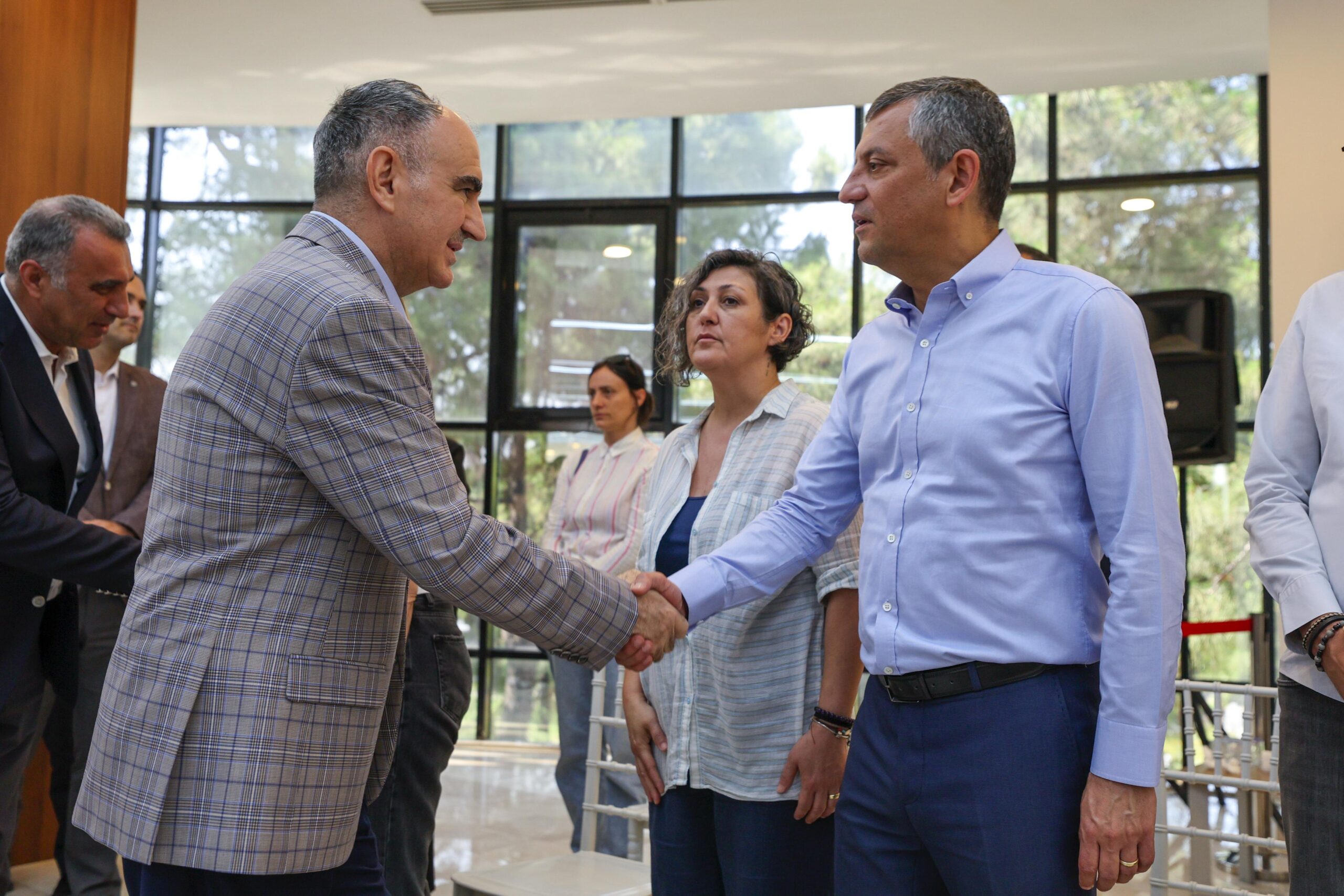 CHP Genel Başkanı Özel, Ferdi Zeyrek için taziyeleri kabul etti