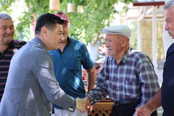 Başkan Ünlü, vatandaşlarla bayramlaştı