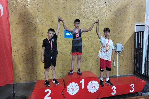 Sapanca Belediyesi Güreş Takımından 10 madalya