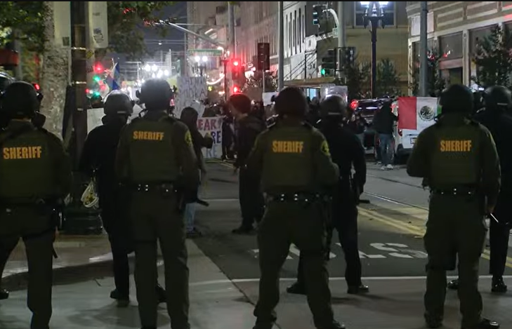 Trump, Los Angeles’a deniz piyadelerini gönderiyor