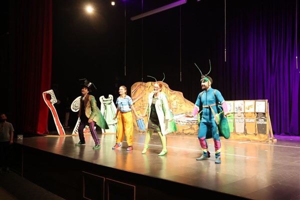 Çayırova’da geri dönüşümün önemi, tiyatro oyunuyla anlatıldı