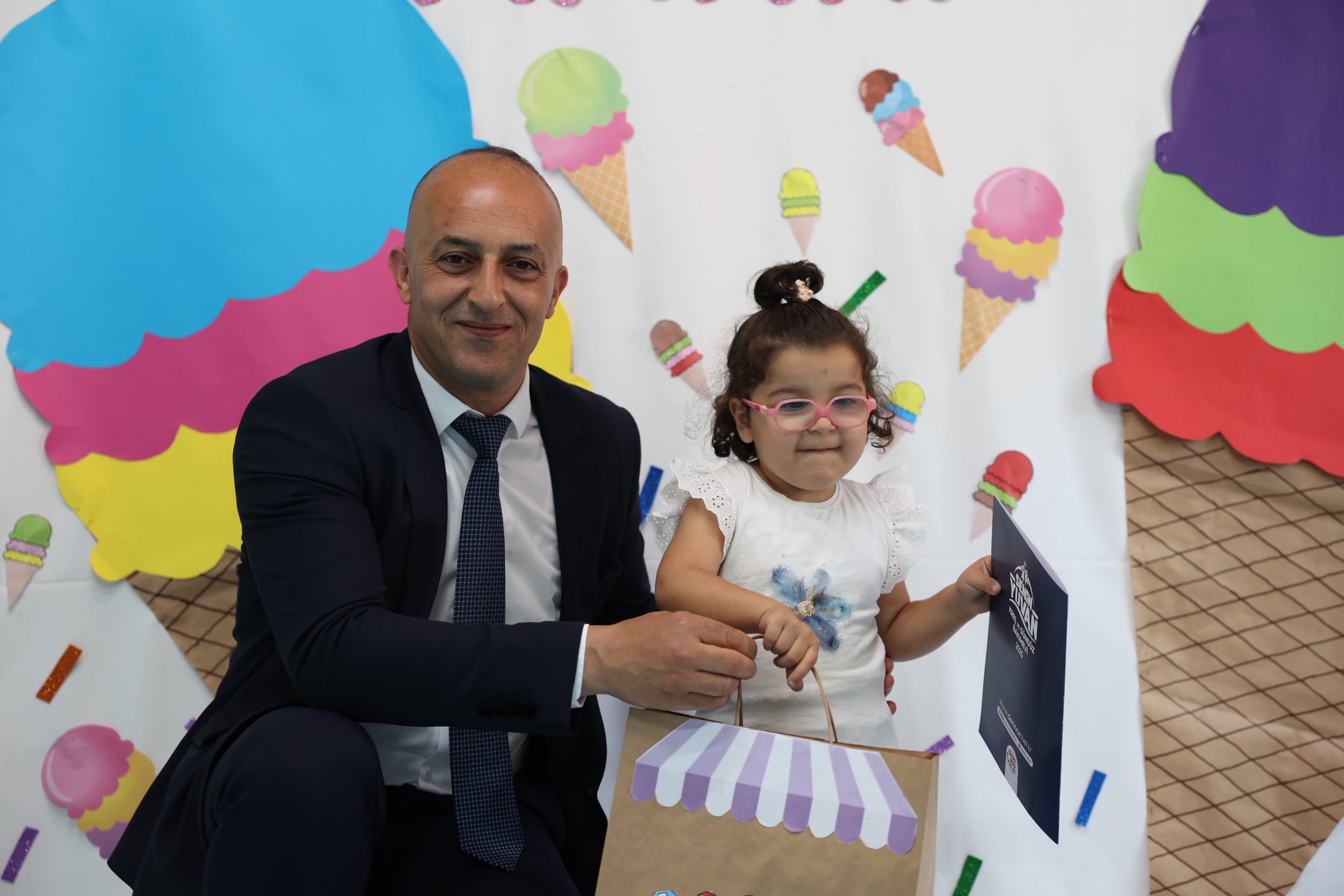 Senin Yuvan Kreş ve Gündüz Bakımevi’nde çocuklar karnelerini aldı