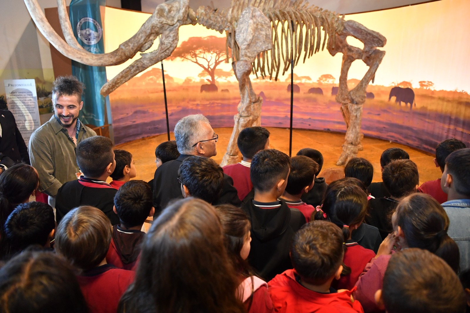 “Ufkun Ötesinde” ve “7,5 Milyon Yıllık Fosiller” sergilerine yoğun ilgi