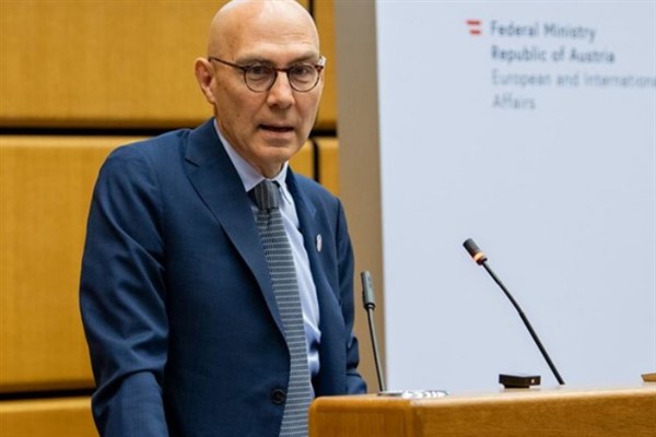 Türk: Hiç kimse isteyerek mülteci olmaz