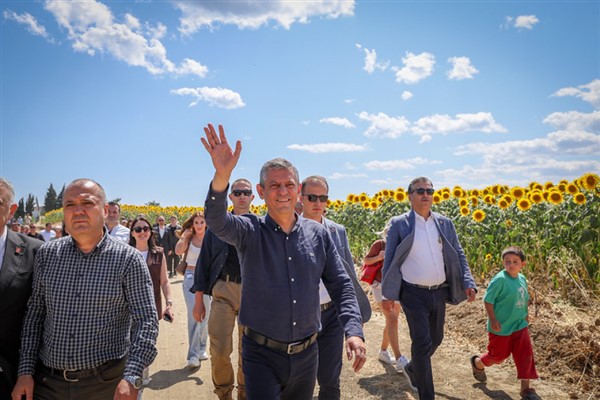 CHP Genel Başkanı Özel, Tekirdağ’da çiftçilerle bir araya geldi