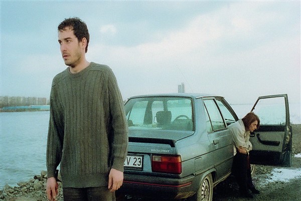 Usta yönetmen Zeki Demirkubuz, Türk sinemasına damga vuran tüm filmleriyle TV+’ta!