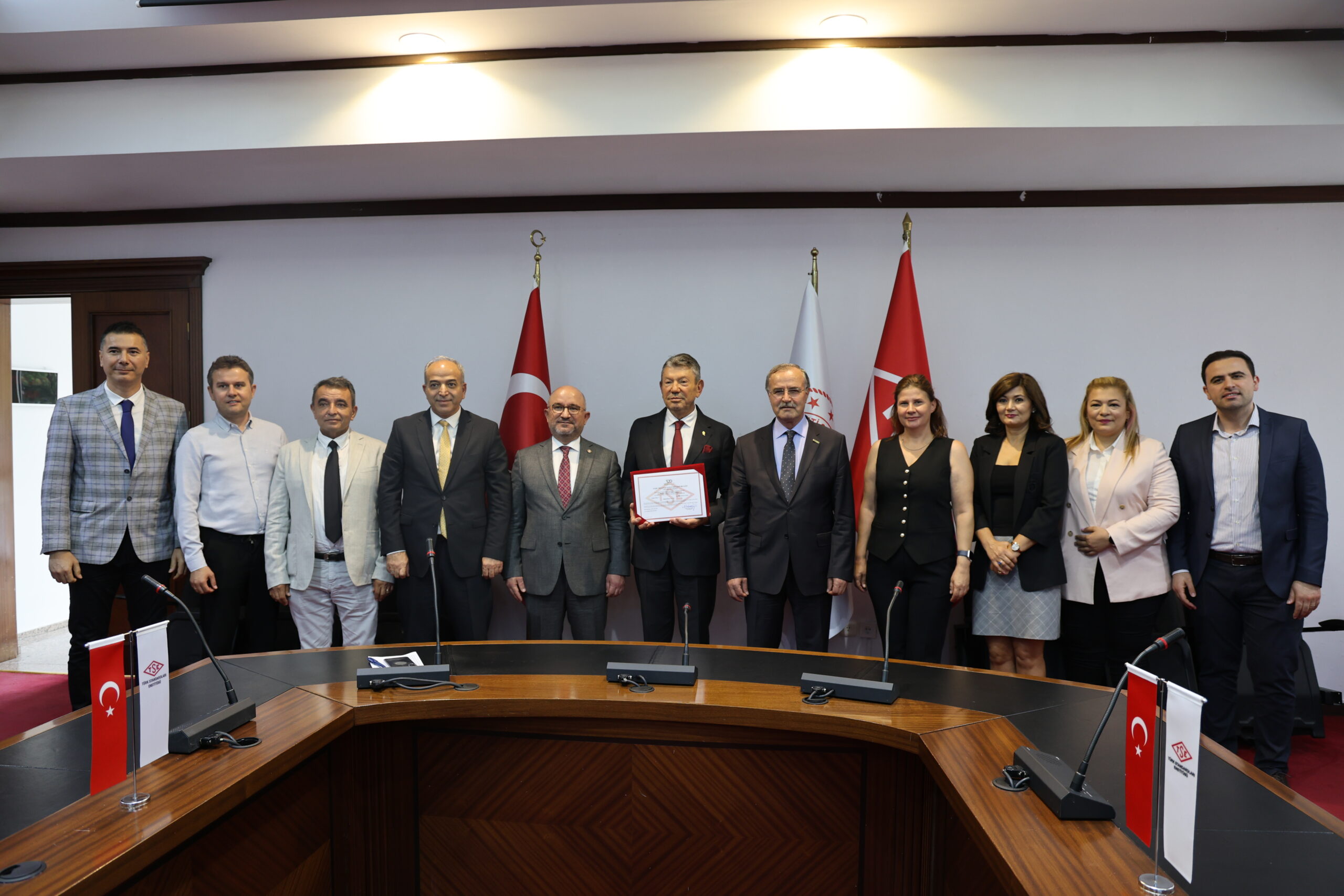 DENİZLİ OSB, YEŞİL OSB SERTİFİKASIYLA SÜRDÜRÜLEBİLİR SANAYİDE TÜRKİYE’YE ÖRNEK OLUYOR