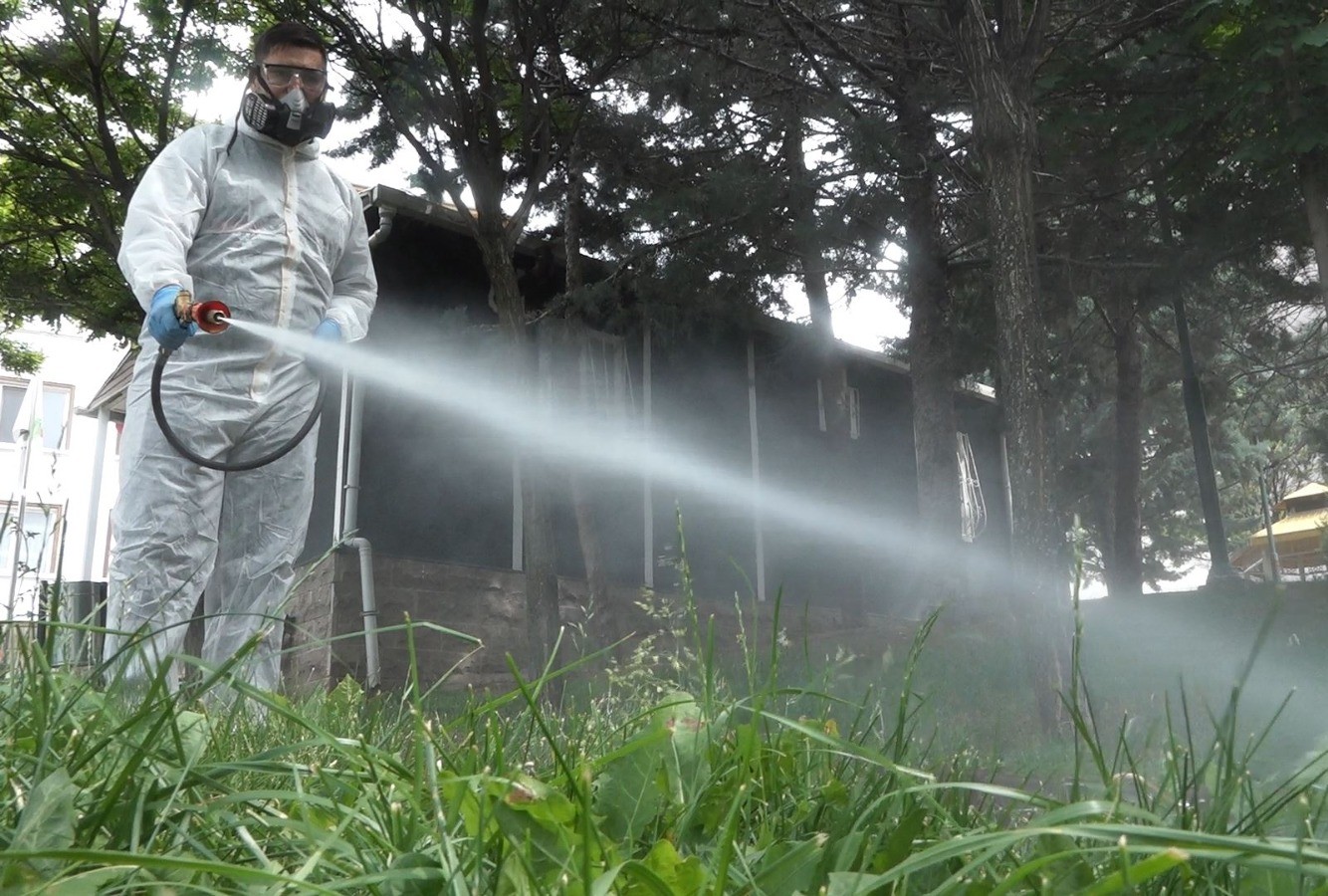 Mamak’ta haşereyle mücadelede sürüyor