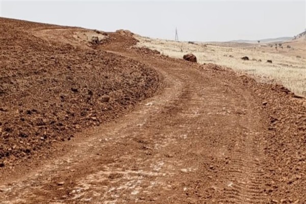Mazıdağı Belediyesi, kırsal mahallelere yol hizmetini sürdürüyor