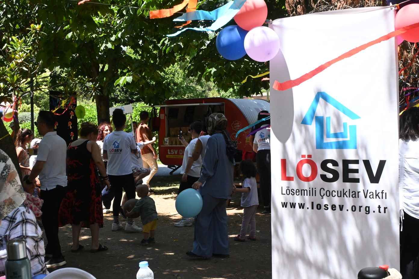 LÖSEV, aileleri ve gönüllüleri piknikte bir araya getirdi