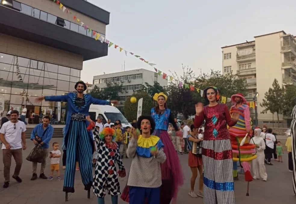 Diyarbakır’da 2. Gezici Çocuk Tiyatro günleri başladı