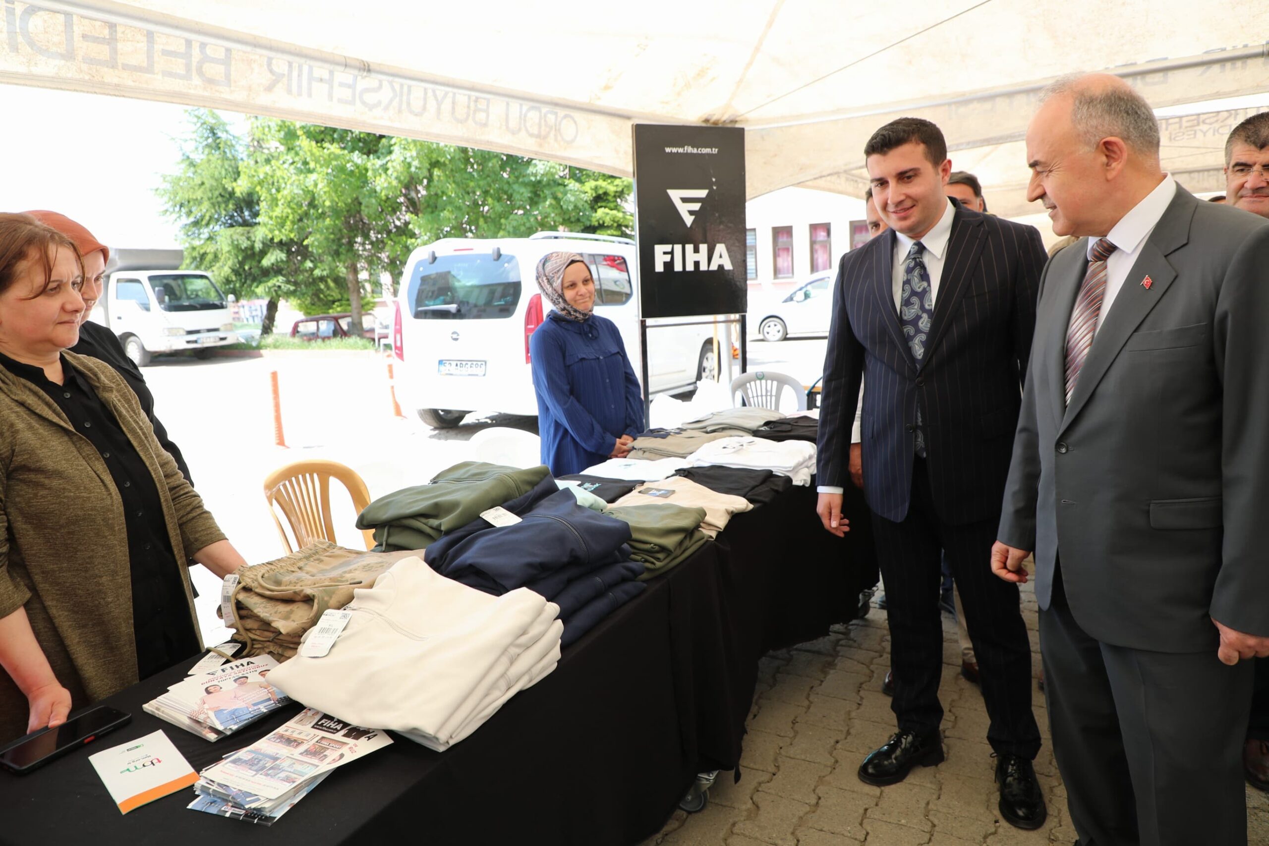 Vali Erol, TSK Güçlendirme Vakfı yararına düzenlenen kermeslere katıldı