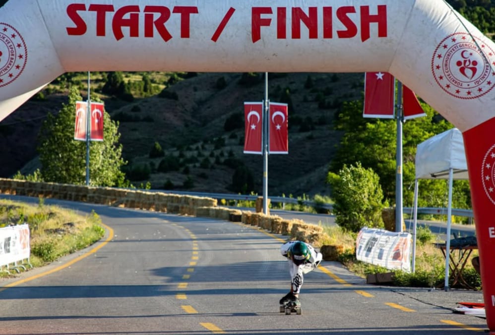 Erzincan’da Dünya İniş Kaykay Şampiyonası başladı