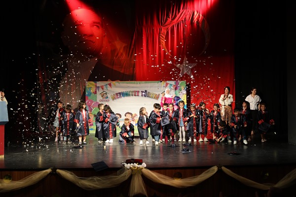 Es Çocuk Evi öğrencileri karnelerini aldı