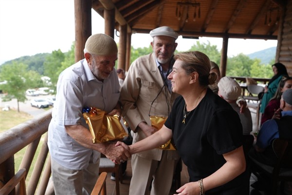 Alzheimer merkezi konukları Aydınpınar’da ağırlandı