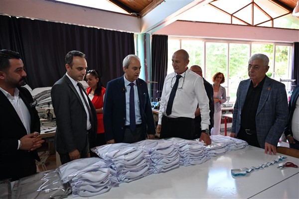 Başkan Kocagöz, Dikiş Atölyesi’ni ziyaret etti