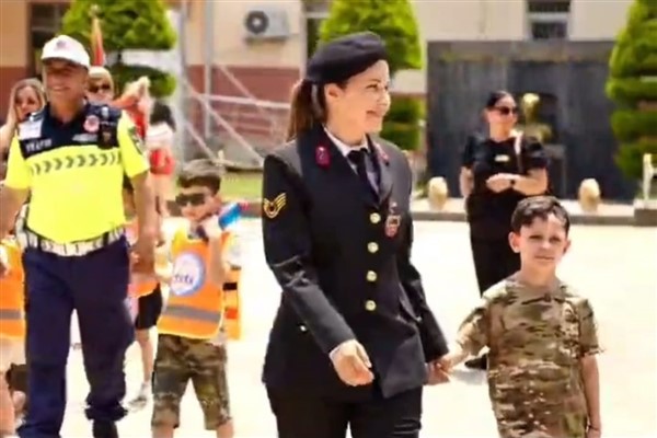 Anaokulu öğrencilerinden, İskenderun İlçe Jandarma Komutanlığı’na ziyaret