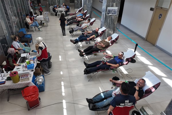 Kayseri Büyükşehir Belediyesi personelinden kan bağışı