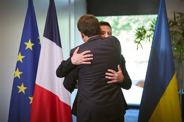 Macron: Barışın sağlanması için baskı yapmaya devam edeceğiz