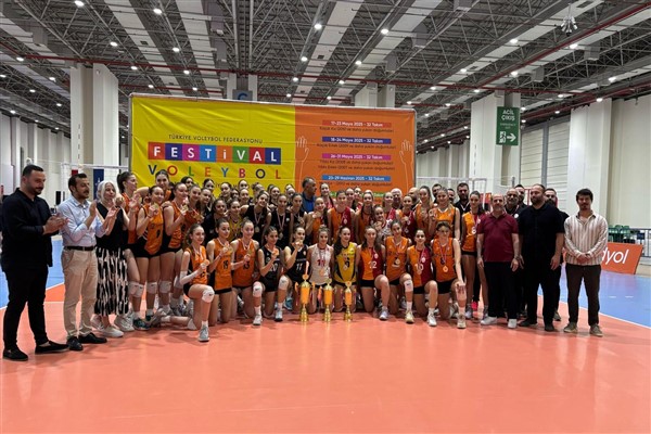 Festival Voleybol heyecanı Fuar İzmir’de sürüyor