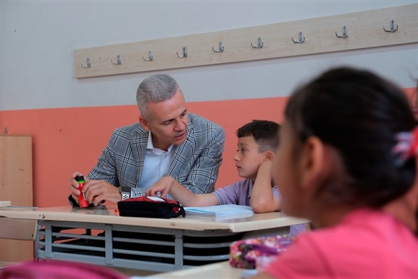 Karaman Valisi Çiçekli’den Çoğlu Şehit İshak Sağlamoğlu İlkokuluna ziyaret