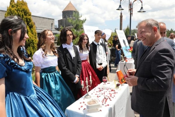 Kars Valisi Polat, Roman Kahramanları etkinliğine katıldı