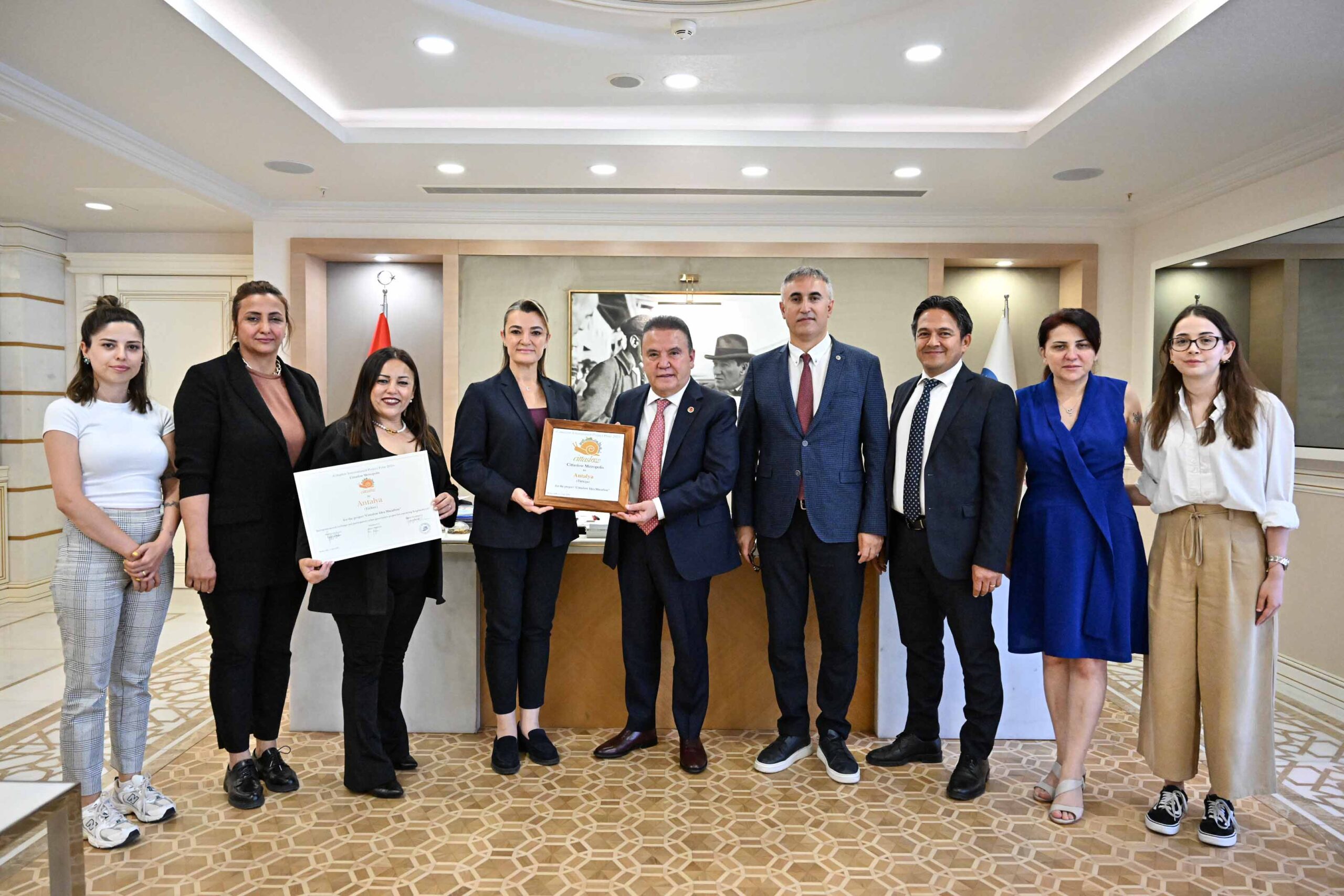 Cittaslow Fikir Maratonu ödülü Başkan Böcek’e takdim edildi