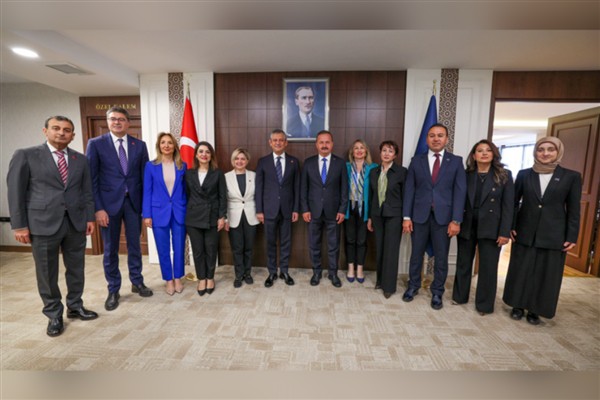 CHP Genel Başkanı Özel’den Ağıralioğlu’na ziyaret