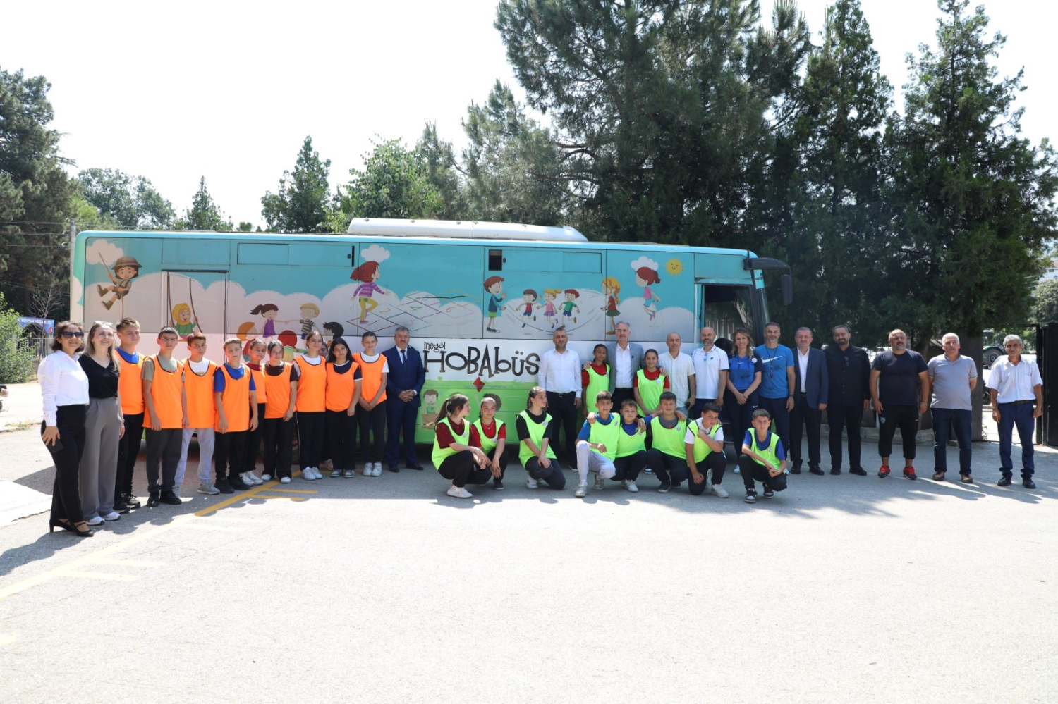 HOBABÜS, okulları ziyaret ederek öğrencilerle buluştu